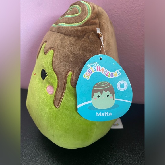 9inch Squishmallows Malta the Matcha Cinnamon roll - Picture 7 of 9